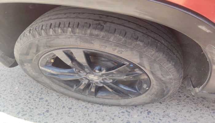 2019 Maruti Vitara Brezza ZDI PLUS AT DUAL TONE, Diesel, Automatic, 60,206 km, tyre