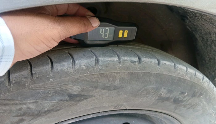 2021 Maruti Dzire VXI, CNG, Manual, 83,360 km, tyre