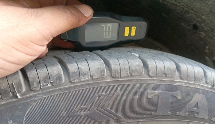 2021 Maruti Dzire VXI, CNG, Manual, 83,360 km, tyre