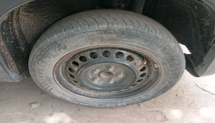 2017 Maruti Vitara Brezza VDI (O), Diesel, Manual, 1,06,162 km, tyre