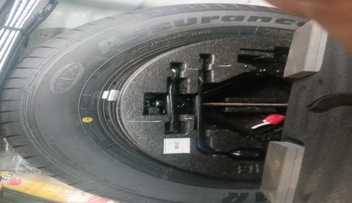 2017 Hyundai Creta E PLUS 1.6 PETROL, Petrol, Manual, 50,267 km, tyre