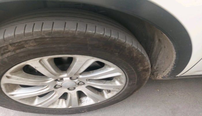 2017 Landrover DISCOVERY SPORT HSE, Diesel, Automatic, 1,20,779 km, tyre