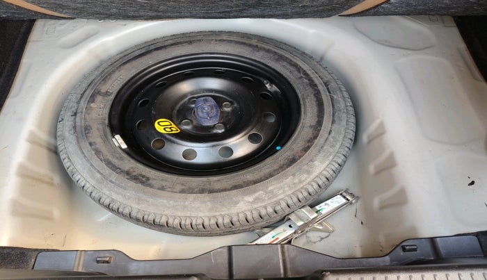 2018 Maruti Dzire ZXI, Petrol, Manual, 31,659 km, tyre