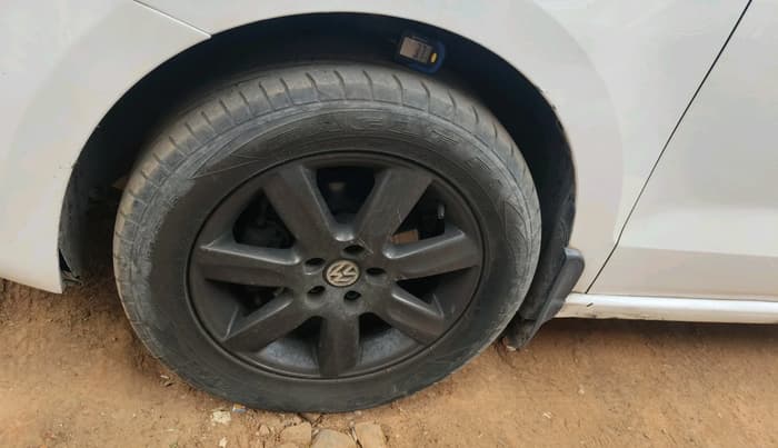 2011 Volkswagen Vento HIGHLINE DIESEL 1.6, Diesel, Manual, 1,06,141 km, tyre