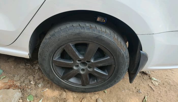 2011 Volkswagen Vento HIGHLINE DIESEL 1.6, Diesel, Manual, 1,06,141 km, tyre