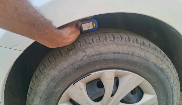 2019 Maruti Swift VXI, CNG, Manual, 1,05,218 km, tyre