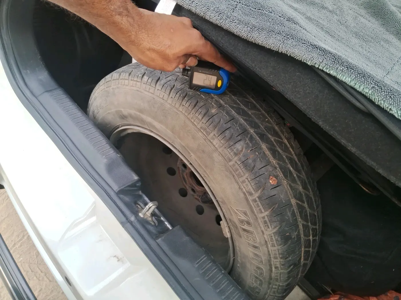 2019 Maruti Swift VXI, CNG, Manual, 1,05,218 km, tyre