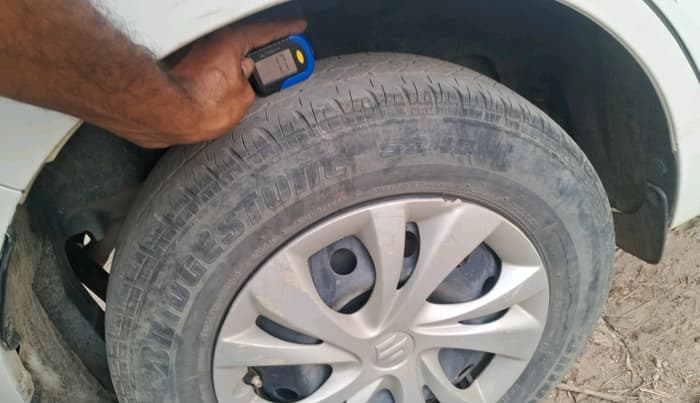 2019 Maruti Swift VXI, CNG, Manual, 1,05,218 km, tyre