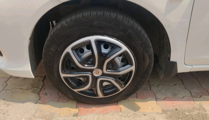 2016 Honda Amaze 1.5L I-DTEC E, Diesel, Manual, 97,609 km, tyre