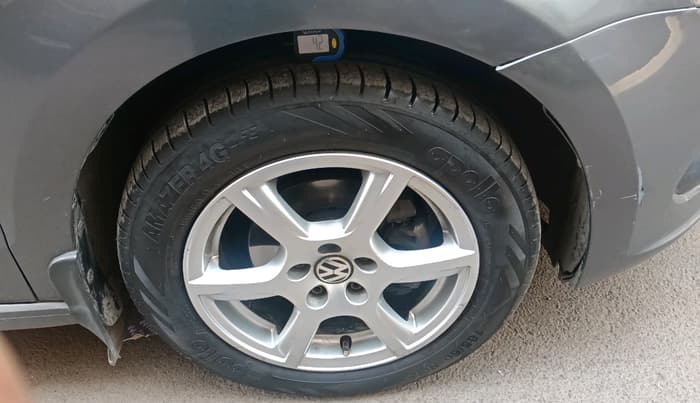 2013 Volkswagen Vento HIGHLINE DIESEL 1.6, Diesel, Manual, 1,11,694 km, tyre
