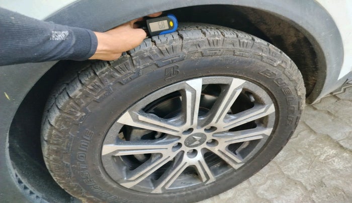 2023 Mahindra XUV700 AX 7 LUXURY D MT 7 STR, Diesel, Manual, 43,315 km, tyre