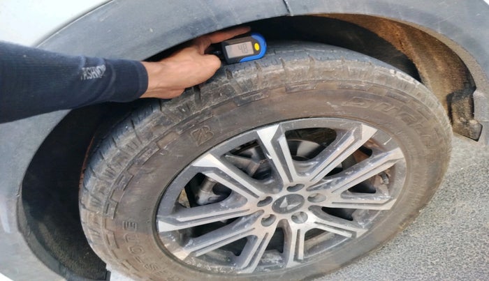 2023 Mahindra XUV700 AX 7 LUXURY D MT 7 STR, Diesel, Manual, 43,315 km, tyre