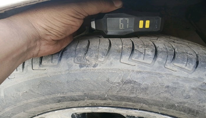 2021 Toyota Innova Crysta 2.4 GX 8 STR, Diesel, Manual, 1,79,908 km, tyre