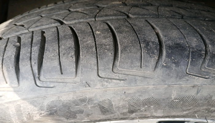 2021 Toyota Innova Crysta 2.4 GX 8 STR, Diesel, Manual, 1,79,908 km, tyre