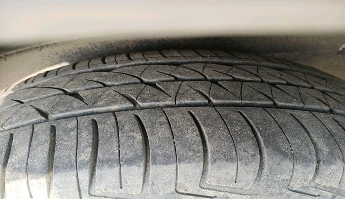 2021 Toyota Innova Crysta 2.4 GX 8 STR, Diesel, Manual, 1,79,908 km, tyre