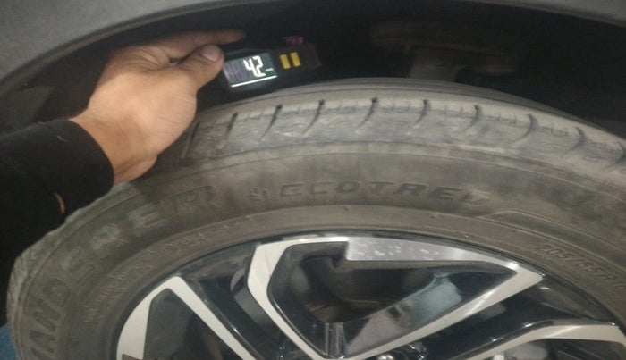 2022 KIA CARENS LUXURY PLUS 1.4 PETROL DCT 7 STR, Petrol, Automatic, 40,797 km, tyre