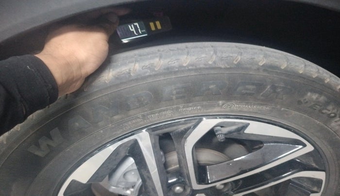 2022 KIA CARENS LUXURY PLUS 1.4 PETROL DCT 7 STR, Petrol, Automatic, 40,797 km, tyre