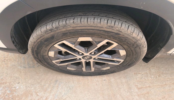 2023 Hyundai VENUE S(O) 1.2, Petrol, Manual, 76,218 km, tyre