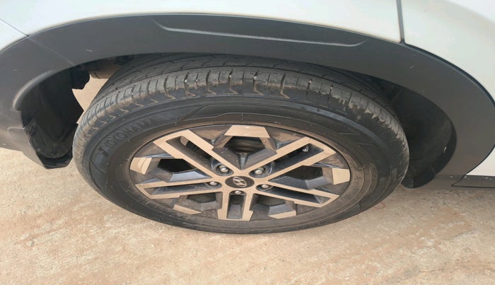 2023 Hyundai VENUE S(O) 1.2, Petrol, Manual, 76,218 km, tyre