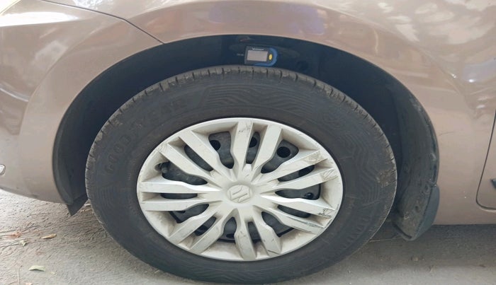 2017 Maruti Dzire VXI AMT, CNG, Automatic, 69,640 km, tyre