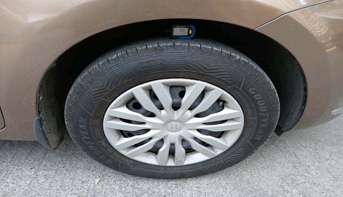 2017 Maruti Dzire VXI AMT, CNG, Automatic, 69,640 km, tyre