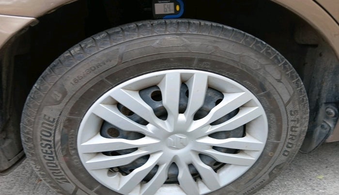 2017 Maruti Dzire VXI AMT, CNG, Automatic, 69,640 km, tyre