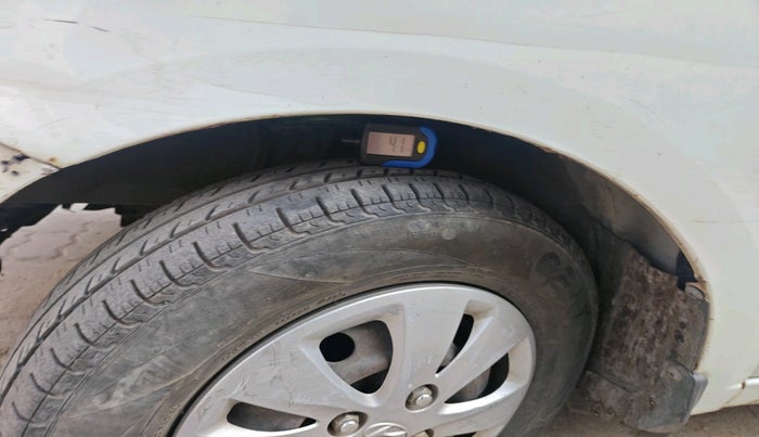 2012 Hyundai i10 SPORTZ 1.2, Petrol, Manual, 75,007 km, tyre