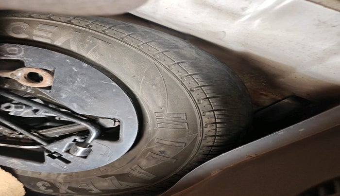 2012 Hyundai i10 SPORTZ 1.2, Petrol, Manual, 75,007 km, tyre