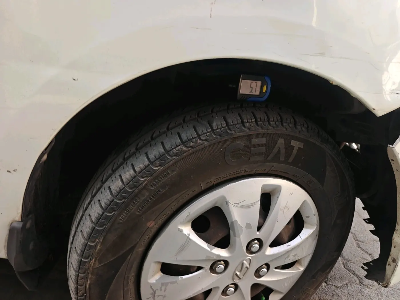 2012 Hyundai i10 SPORTZ 1.2, Petrol, Manual, 75,007 km, tyre