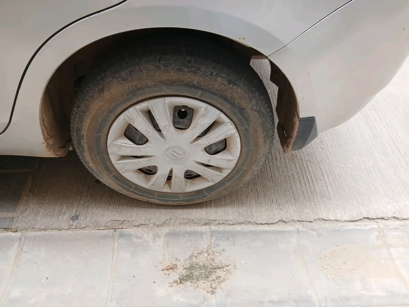 2013 Maruti Swift Dzire VXI, Petrol, Manual, 1,02,506 km, tyre
