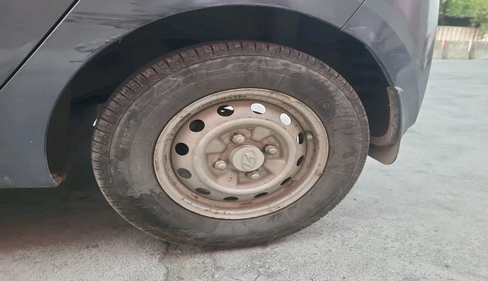 2014 Hyundai Eon ERA +, Petrol, Manual, 39,130 km, tyre