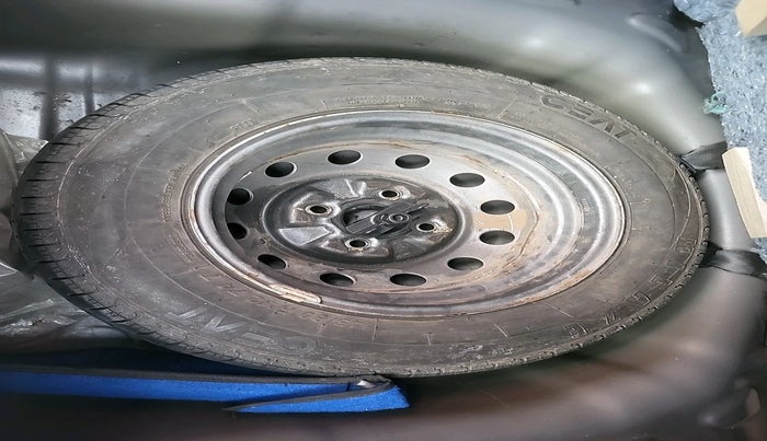 2014 Hyundai Eon ERA +, Petrol, Manual, 39,130 km, tyre