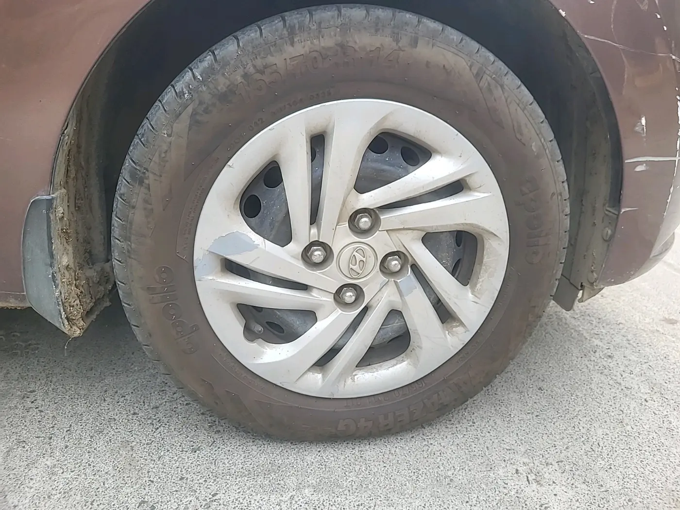2021 Hyundai AURA S 1.2, Petrol, Manual, 1,04,867 km, tyre