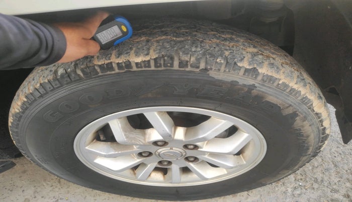 2016 Mahindra TUV300 T8, Diesel, Manual, 1,51,716 km, tyre