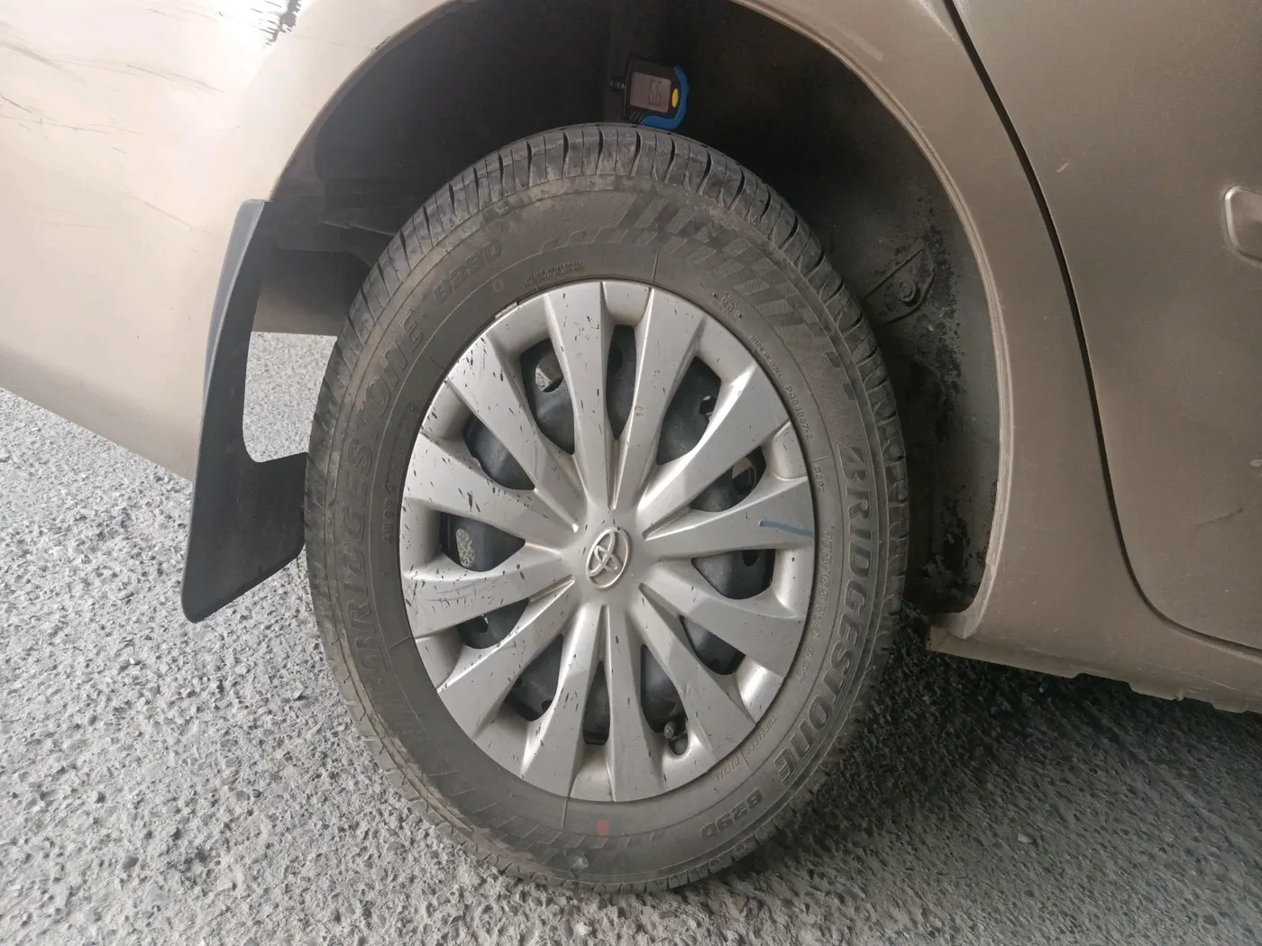 2011 Toyota Etios G, Petrol, Manual, 50,203 km, tyre