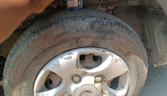 2015 Mahindra Xylo D4, Diesel, Manual, 1,25,985 km, tyre
