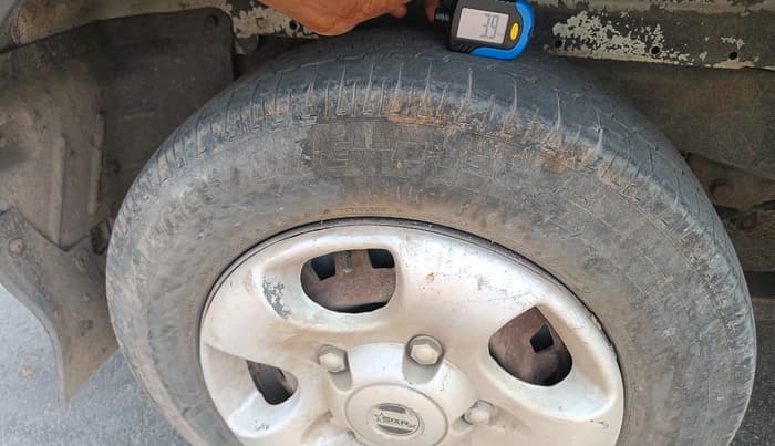 2015 Mahindra Xylo D4, Diesel, Manual, 1,25,985 km, tyre