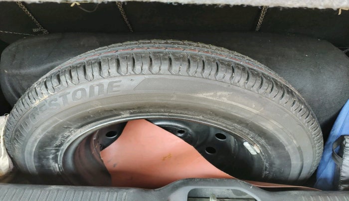 2019 Maruti Swift LXI, CNG, Manual, 1,00,283 km, tyre