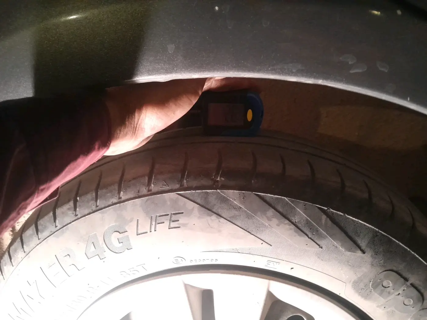 2014 Maruti Swift Dzire VDI, Diesel, Manual, 1,08,219 km, tyre