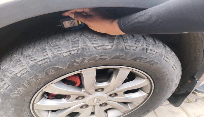 2017 Mahindra XUV500 W10, Diesel, Manual, 49,426 km, tyre