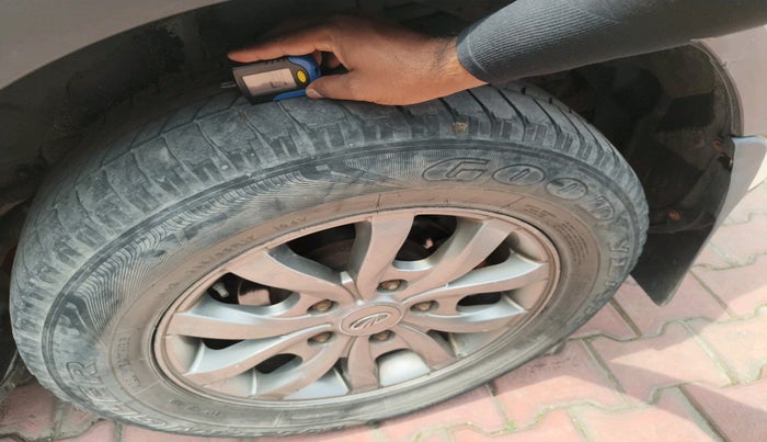 2017 Mahindra XUV500 W10, Diesel, Manual, 49,426 km, tyre