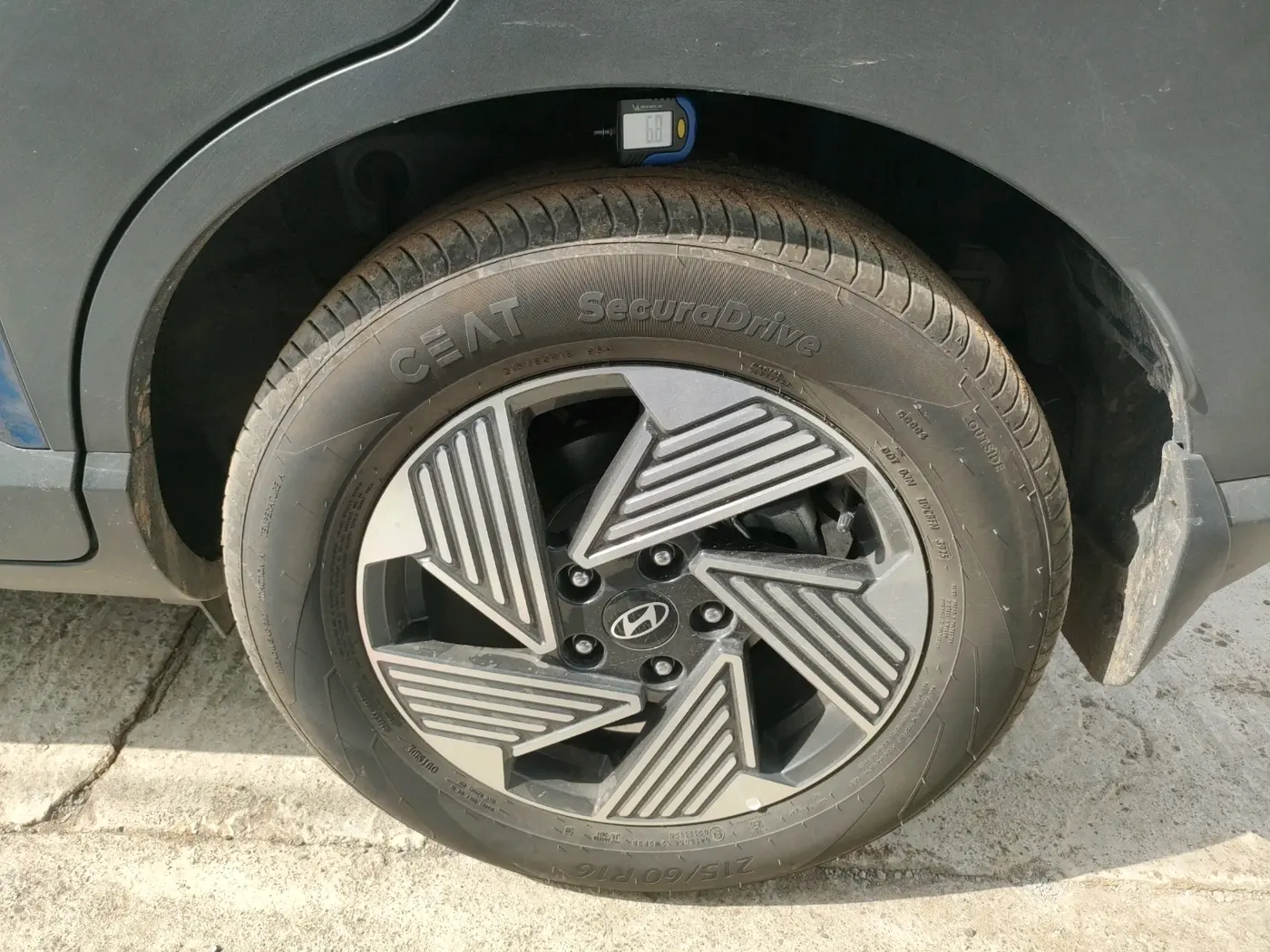2025 Hyundai VENUE HX 10 1.5 Diesel AT, Diesel, Automatic, 11,500 km, tyre