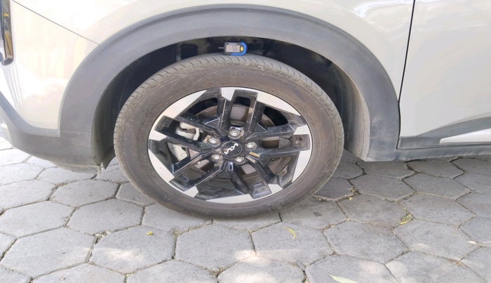 2025 KIA Carens Clavis HTX Plus 1.5 Turbo Petrol 6STR MT, Petrol, Manual, 8,452 km, tyre