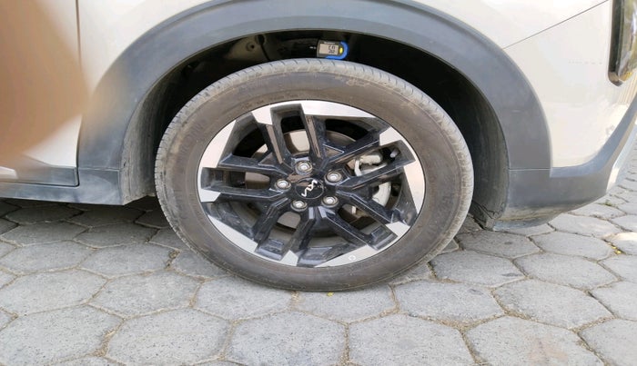 2025 KIA Carens Clavis HTX Plus 1.5 Turbo Petrol 6STR MT, Petrol, Manual, 8,452 km, tyre