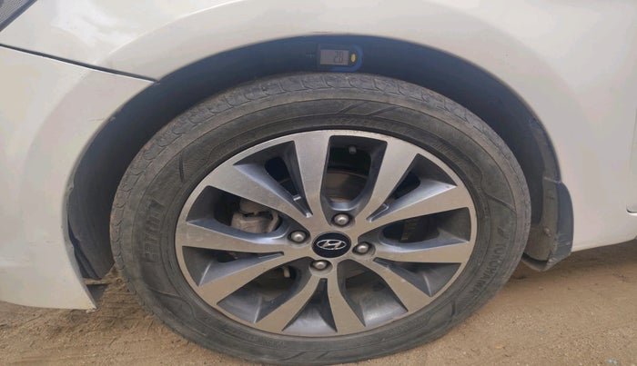 2015 Hyundai Verna 1.6 CRDI SX, Diesel, Manual, 2,19,052 km, tyre