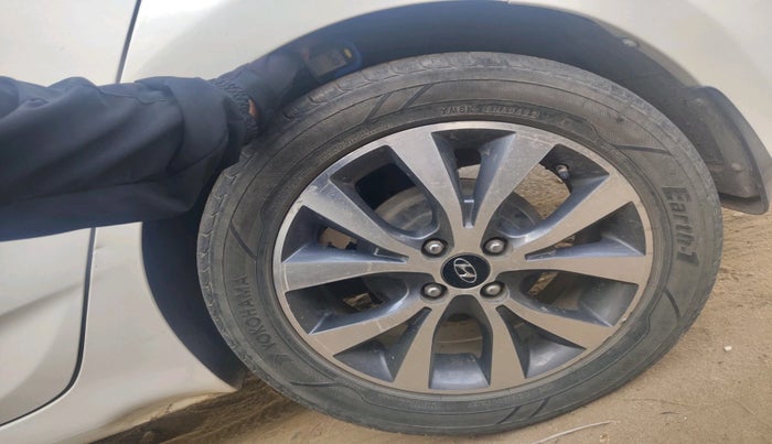 2015 Hyundai Verna 1.6 CRDI SX, Diesel, Manual, 2,19,052 km, tyre