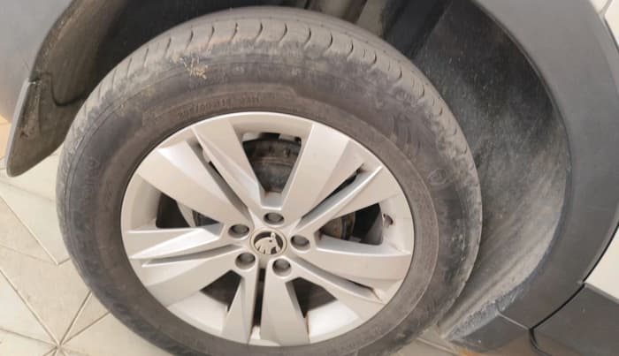 2023 Skoda SLAVIA AMBITION 1.0L TSI AT, Petrol, Automatic, 29,151 km, tyre