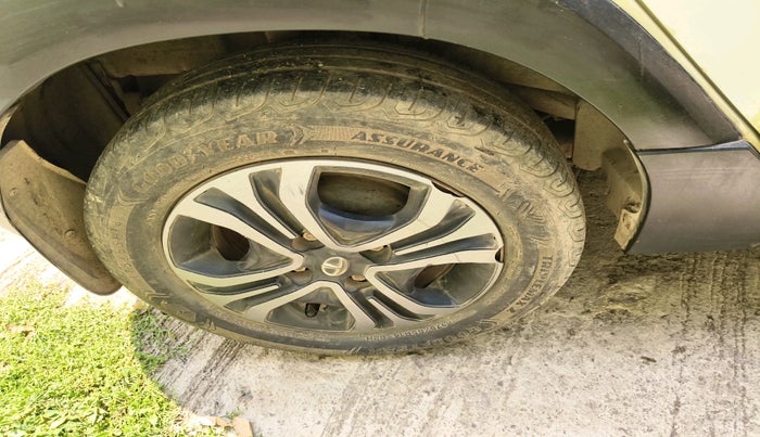 2018 Tata TIAGO NRG PETROL, Petrol, Manual, 74,098 km, tyre