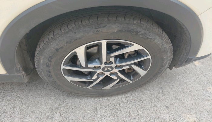 2023 Mahindra XUV300 W8 (O) 1.2 PETROL AMT, Petrol, Automatic, 26,202 km, tyre