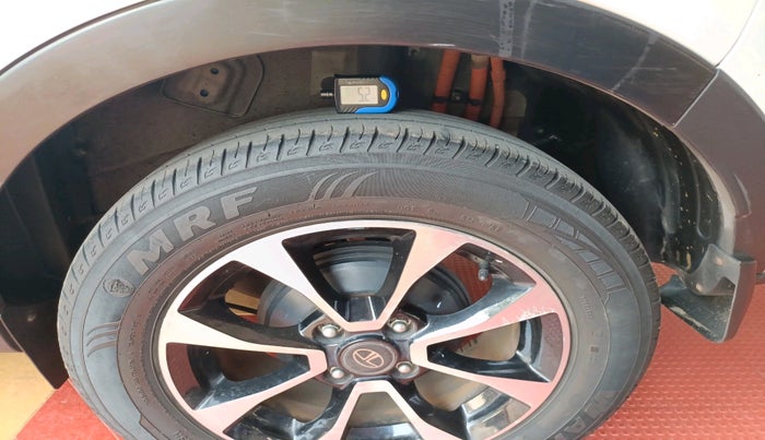 2021 Tata NEXON EV XZ PLUS LUX, Electric, Automatic, 31,189 km, tyre